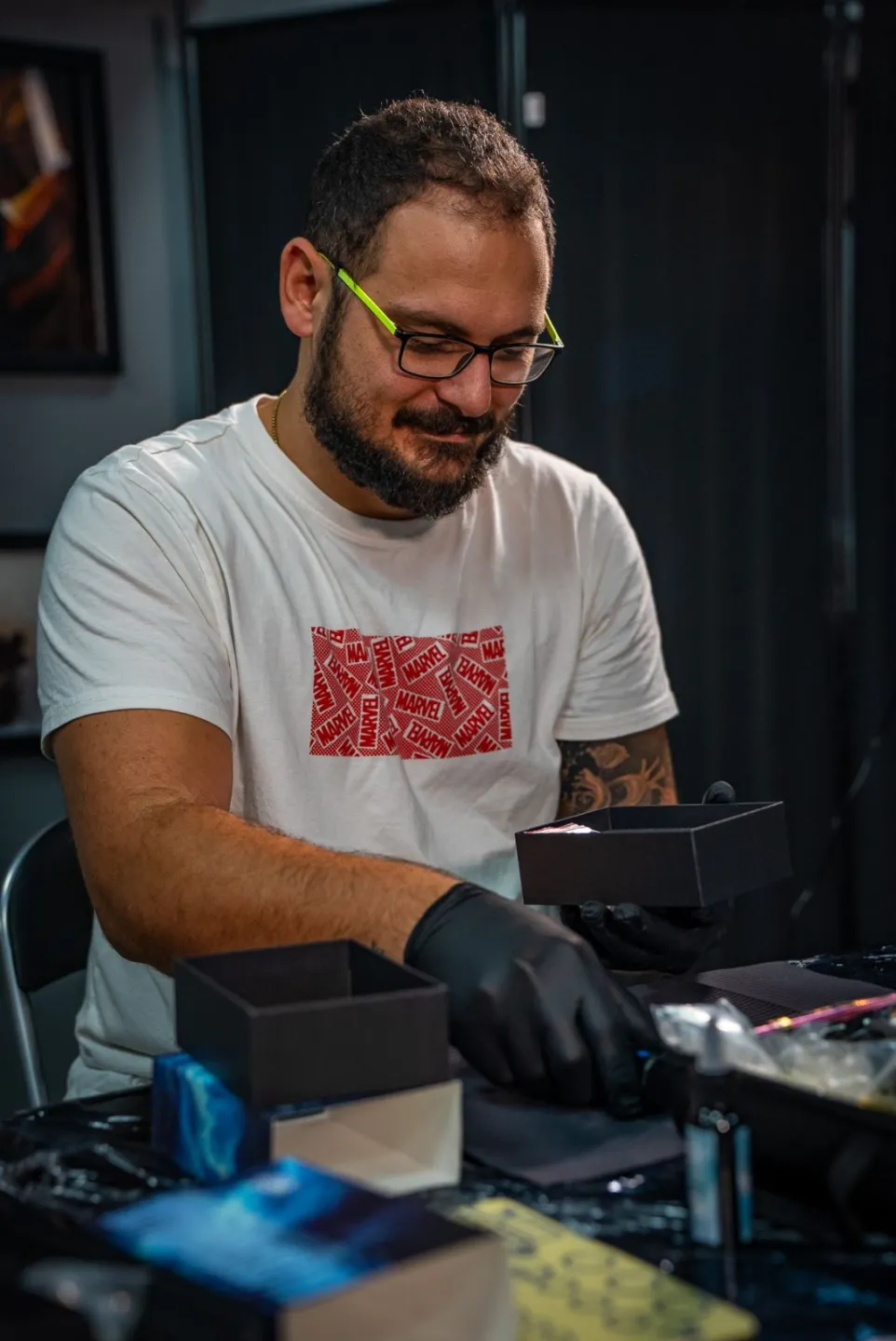 Курсисти от Tattoo Academy по време на работа в Arty Tattoo Studios, София